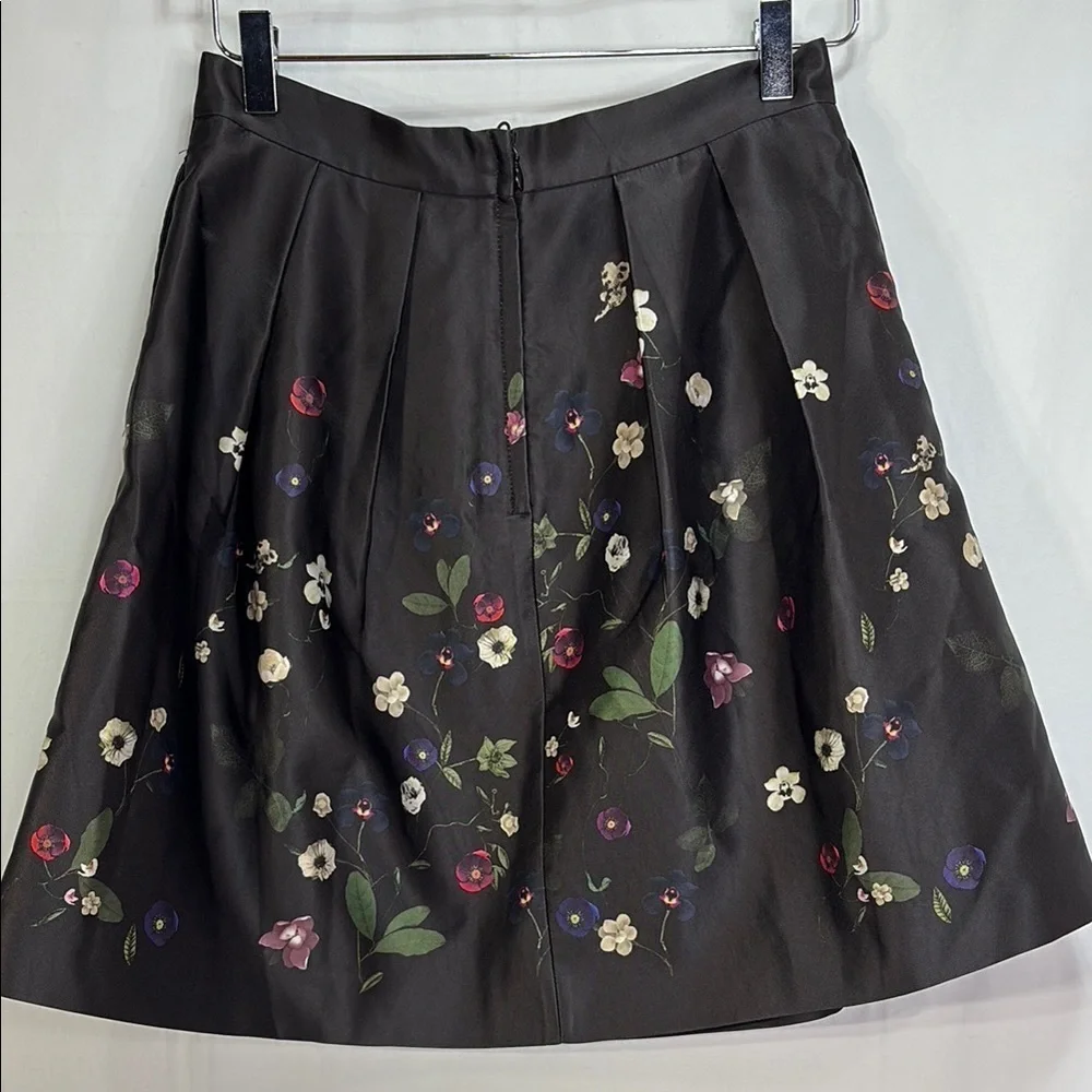 🍭H&M Black A-line Mini Skirt with Pleats Moody botanical print